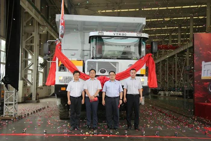 rb88随行版首台！响应国家打赢蓝天保卫战三年行动计划--rb88随行版重装纯电动矿用车下线